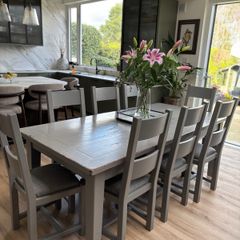 Dining table extendable & 8 chairs