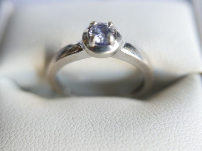 Vintage 9ct White Gold 375 & Blue Sapphire Stacker Ring 2,78g size N