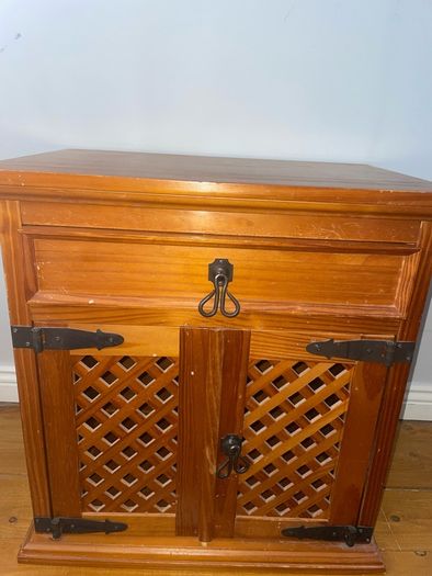 bed side lockers
