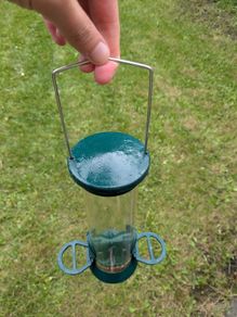 Bird feeder