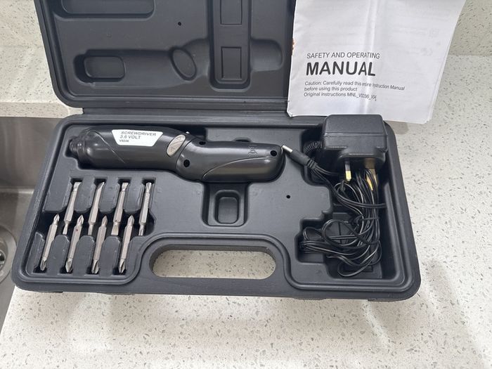 electric screw driver and bits