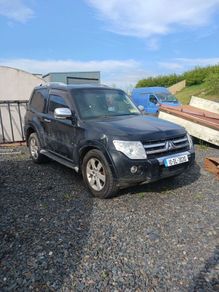 2010 mitsibushi pajero jeep