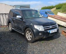 2010 mitsibushi pajero jeep