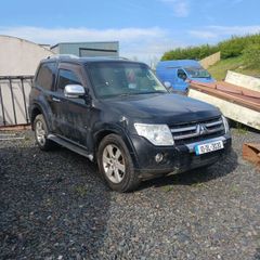 2010 mitsibushi pajero jeep