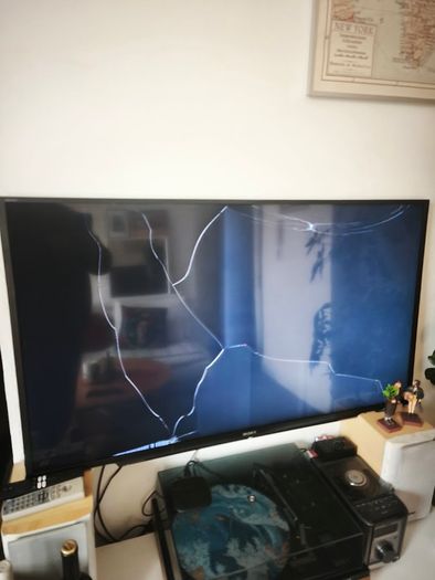 Sony 48" Smart TV with cracked screen (for parts/repair)