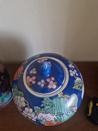 HK Dynasty matching lidded jars