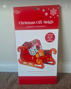 xmas santa sleigh for gifting presents