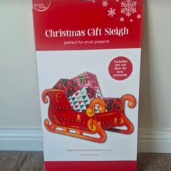 xmas santa sleigh for gifting presents