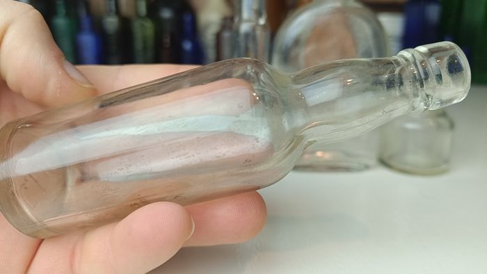 499 - Set of 6 Vintage Clear Glass Screw Cork Top Collectible Decorative Bottles and Jars
