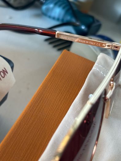Lv gold Attitude glasses/sunglasses
