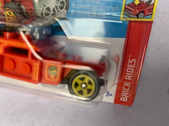 Hot Wheels Bricks And Motor - Bricks Rides