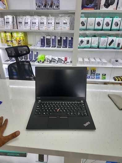 Lenovo Thinkpad i7-8665U