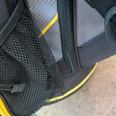 Wilson Staff Levitate stand/carry golf bag in good used condition.
