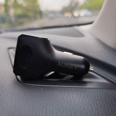 Aukry USB car charger (3 ports)