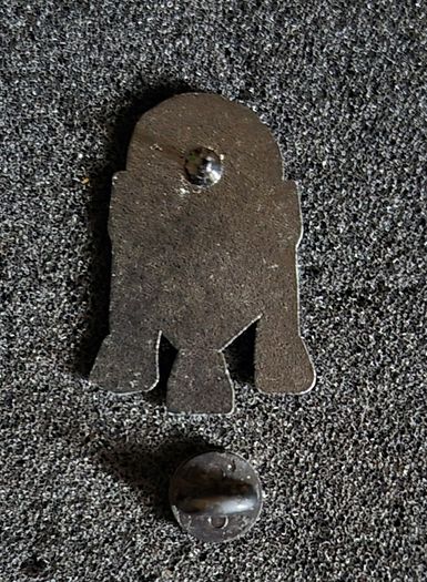 Star wars , pin back badges.