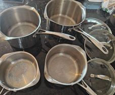 Pots/Saucepans x4