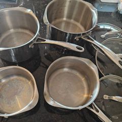Pots/Saucepans x4