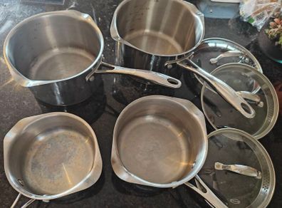 Pots/Saucepans x4