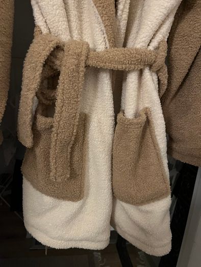 Hooded bathrobe