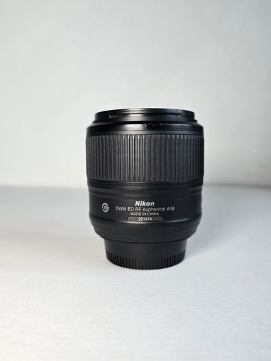 Nikon 35mm f1.8 FX