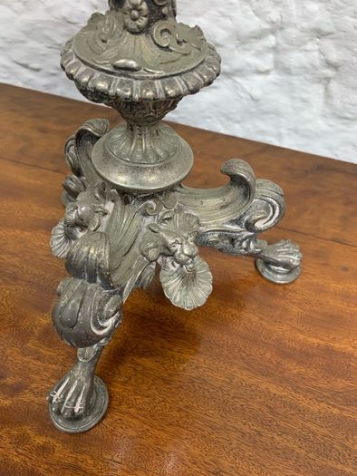 Early Edwardian oil lamp with cast metal base.