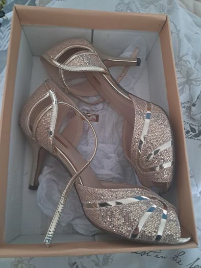 Gold heeled peeptoe Sandal Glamour footwear