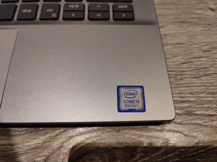 Slim Dell Latitude 3301 | Amazing Screen  |  New Battery