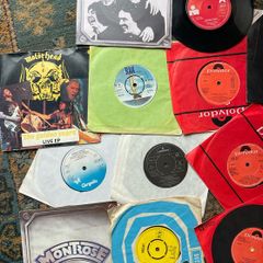 Large selection of Rock singles as per pictures. All in vg+ condition. 5 euros each or 5 for 20 euros