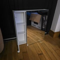 Bathroom mirror cabinet