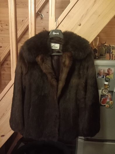 Switzers fur coat, no damage, medium, D18 post 10e