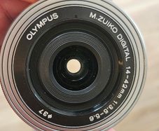 Olympus M.Zuiko 14-42mm pancake lens