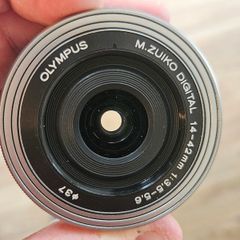 Olympus M.Zuiko 14-42mm pancake lens