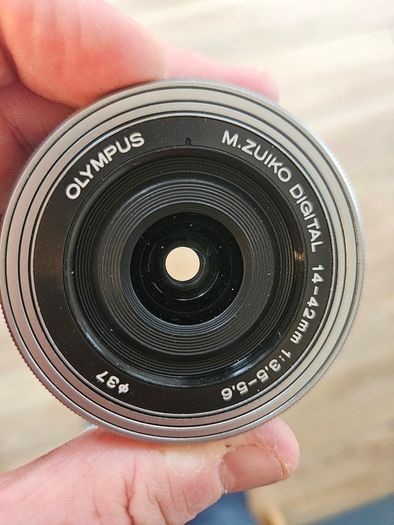 Olympus M.Zuiko 14-42mm pancake lens