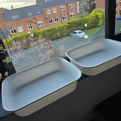 4 White Cat litter trays