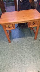 table or desk free