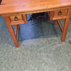 table or desk free