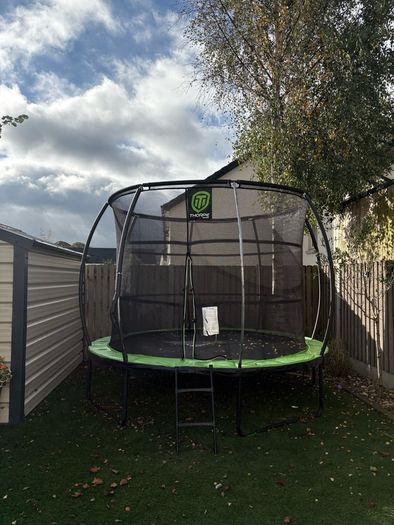 Thorpe Sports 10 ft Trampoline with Enclosure & Ladder