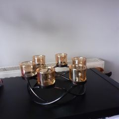 Round wrough iron with 6  thick  glasses for csndles or tea light candles 15 euro         glassas
