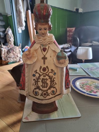 Vintage pieces. Prices to sell and discount on multiple buys. Look at my other ads. Thanks