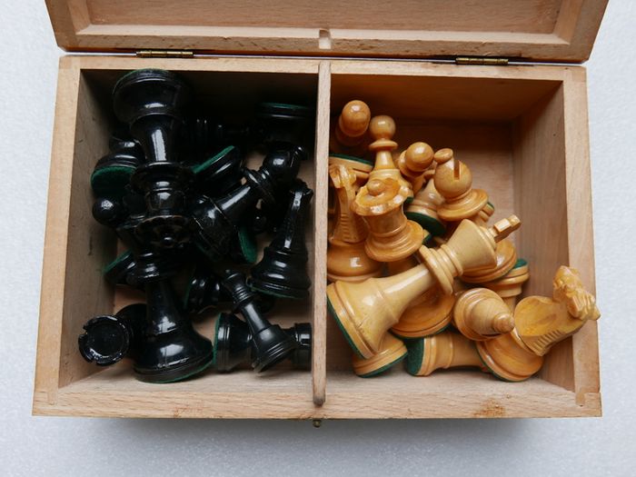 Antique  Chess Set 1930s-40s European Hand Carved Boxwood Complete 32 Pieces