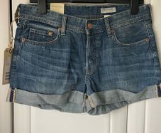 shorts Bnwt H&M. Denim shorts boyfriend style size 10