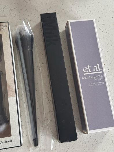 High ends face brushes new