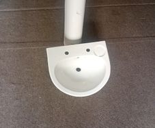 2 sinks with pedestals brand new