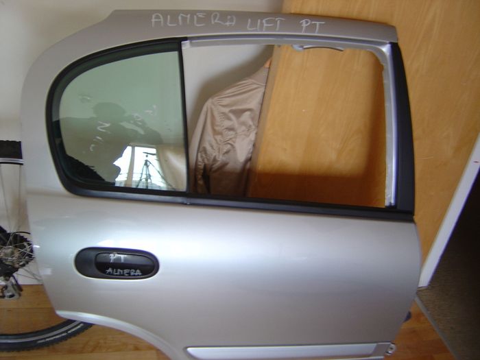 almera -n16 '06  Right Rear silver door in perfect condition!