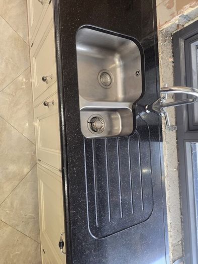 Luxury in-frame kitchen with granite worktops