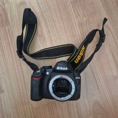 Nikon D3000 slr camera