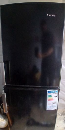 Fridge / Freezer For FREE. In Donababte. Fully Functional.