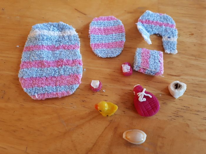 Bathroom mats + accessories for dolls house