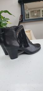 Jose Saenz black leather ankle boots with fringe and stud details - Sz 41 (Fit 7.5-8UK) - Bnwt Rrp 109