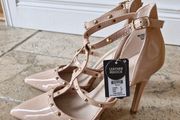 Nude shoe with gold detail